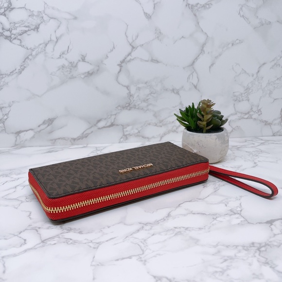 Michael Kors JST Large Zip Wallet - Picture 4 of 7